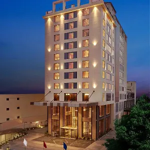 doubletree-by-hilton.hotels-varanasi.com/